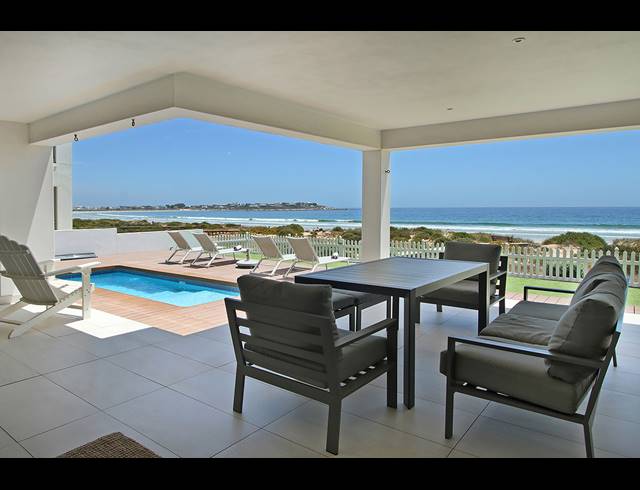 6 BEDROOM HOUSE FOR SALE IN GOLDEN MILE
